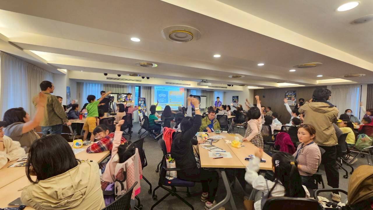 新住民創意桌遊活動「e號宇宙！資訊空間大作戰」 02