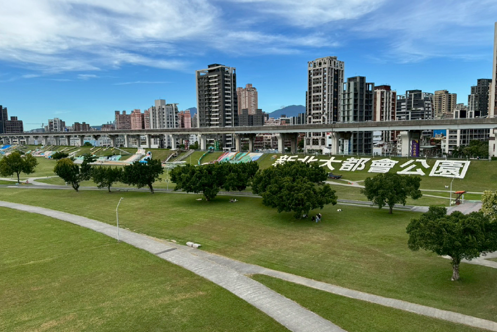 新北大都會公園自行車道一隅。