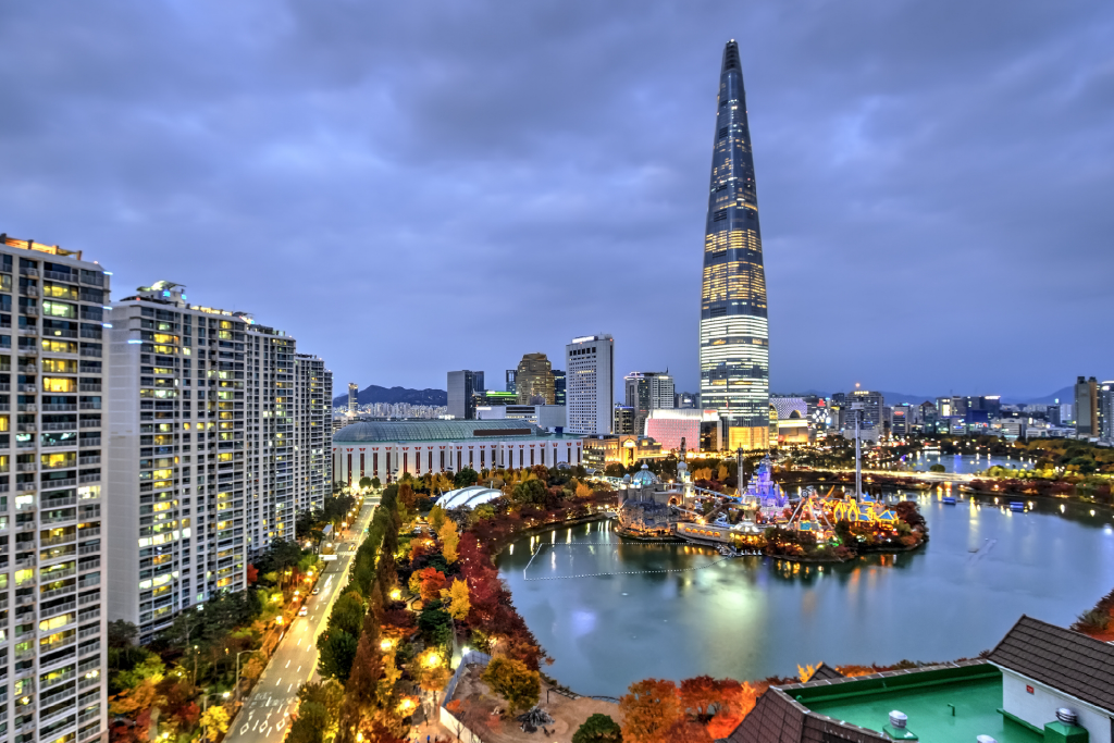一枝獨秀的樂天世界塔,為首爾夜景中最顯目的建築物。